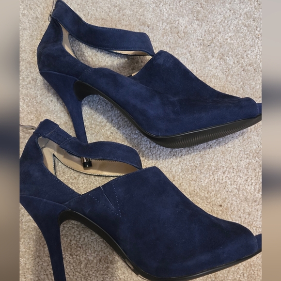 BCBG NWOT size 8.5 heels - Picture 6 of 11